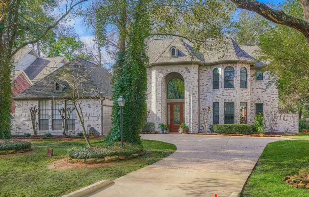 German smear on a brick home in The Woodlands