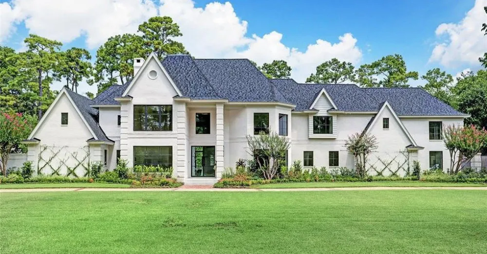 Brick home in Spring Branch, Houston with a full slurry finish